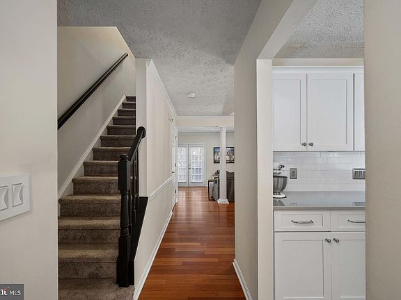 3rd image of 207 Healy Ct