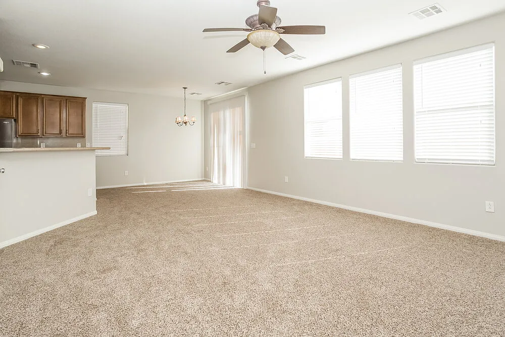 3 bed, 2.5 bath, 1615 sqft, $2,065 — Photo 2