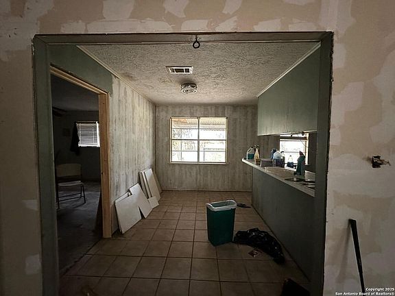 5th image of 204 Dogwood Lane