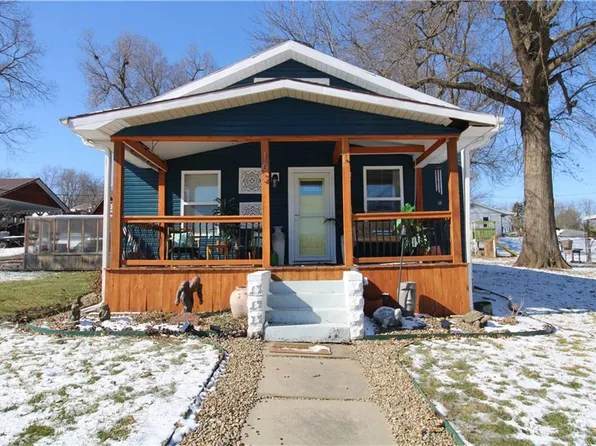 102 N 10th St, Savannah, MO 64485