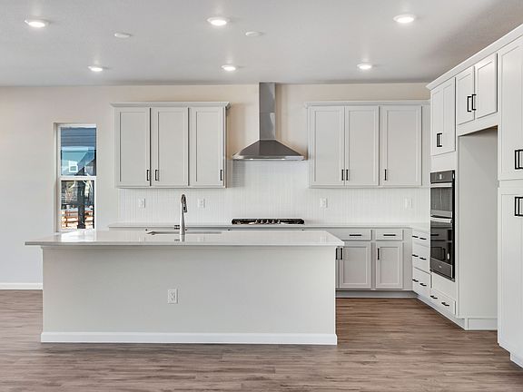 Gourmet kitchen with ample counterspace