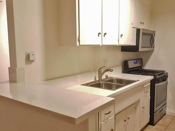 3rd image of 406 N Gertruda Ave