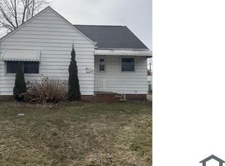 11712 McCracken Rd, Garfield Heights, OH