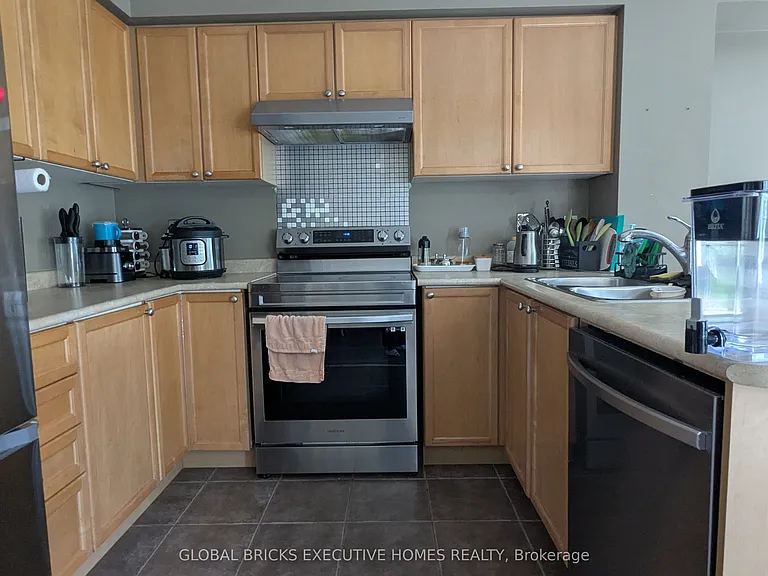 1218 Lamont Cres — Photo 9