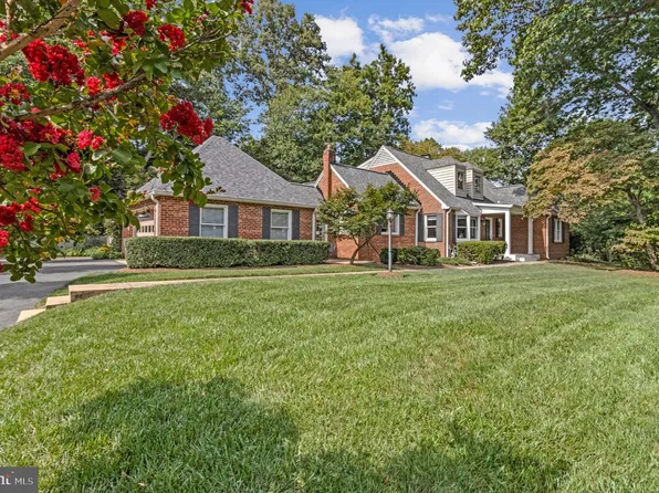 8869 Glenridge Ct, Vienna, VA 22182