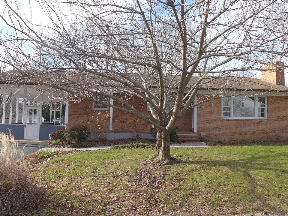 93 Great Lake Dr