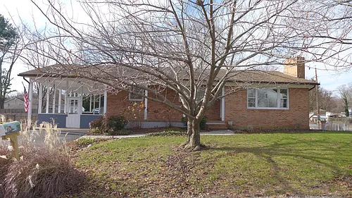 93 Great Lake Dr Photo 1