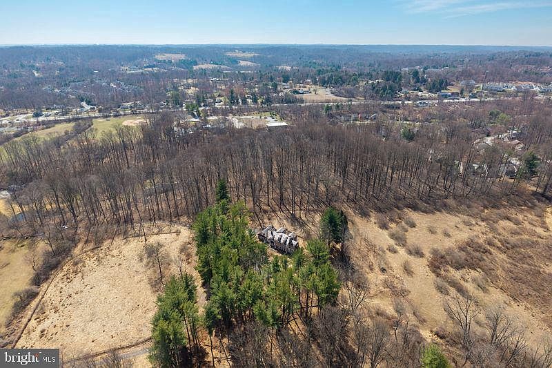 1st image of 1004 Garrett Mill Rd