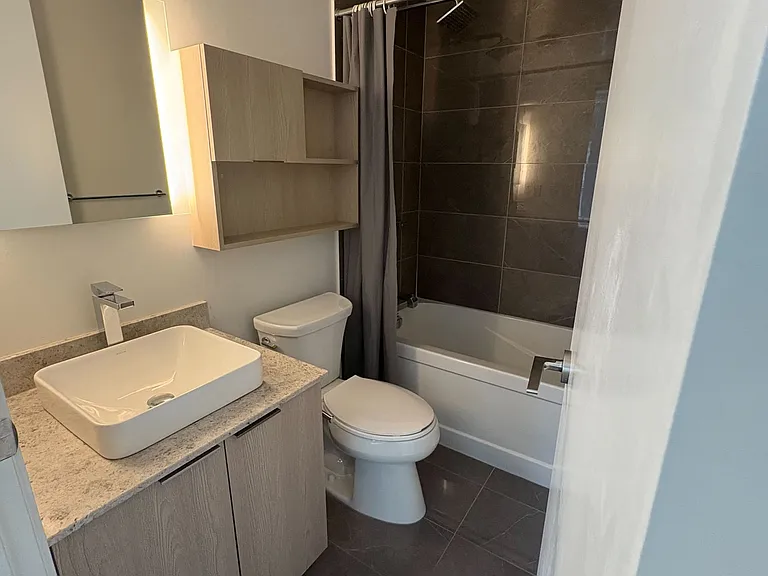 501 Yonge St #2205 — Photo 3