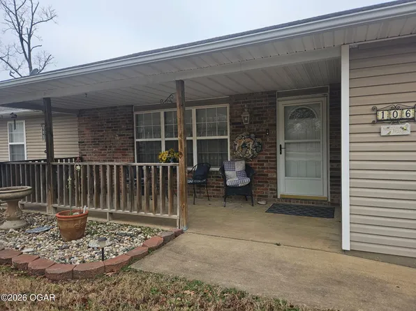 104 & 106 Jeanette St, Granby, MO 64844