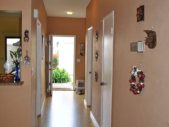 4th image of 160 Marylinn Dr