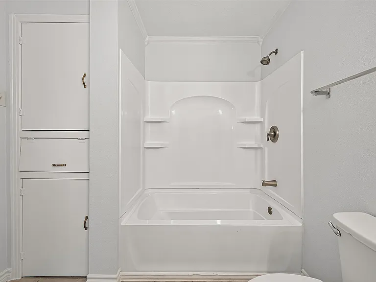 714 E Humble St — Photo 28