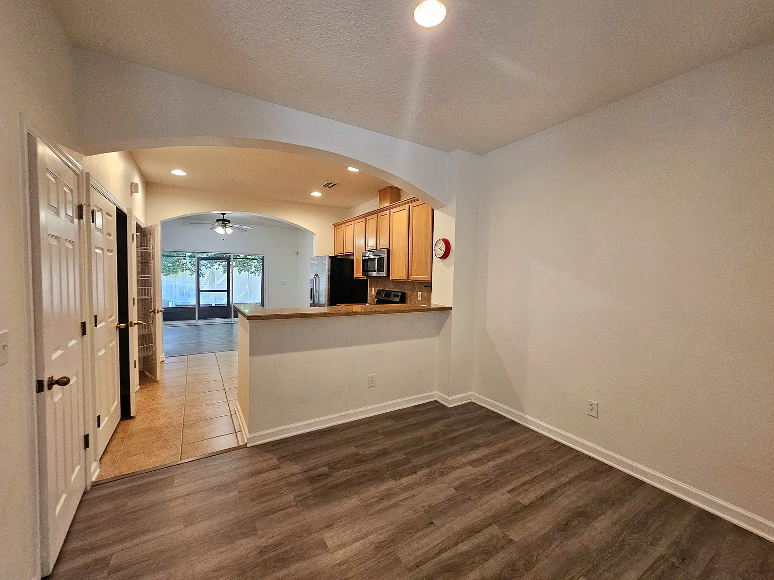 2 bed, 1327 sqft, $1,650 — Photo 4