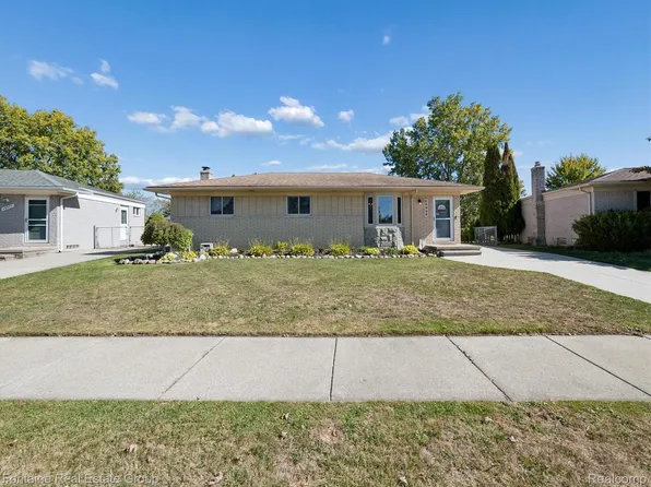 46966 McKenna Dr, Macomb, MI 48044