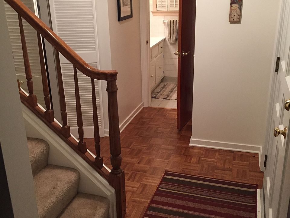 Foyer w/ 0.5 Bath