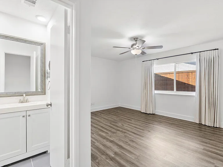 2814 Lindbergh Dr — Photo 23