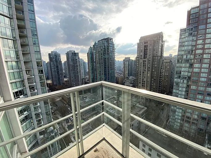565 Smithe St #1A — Photo 7