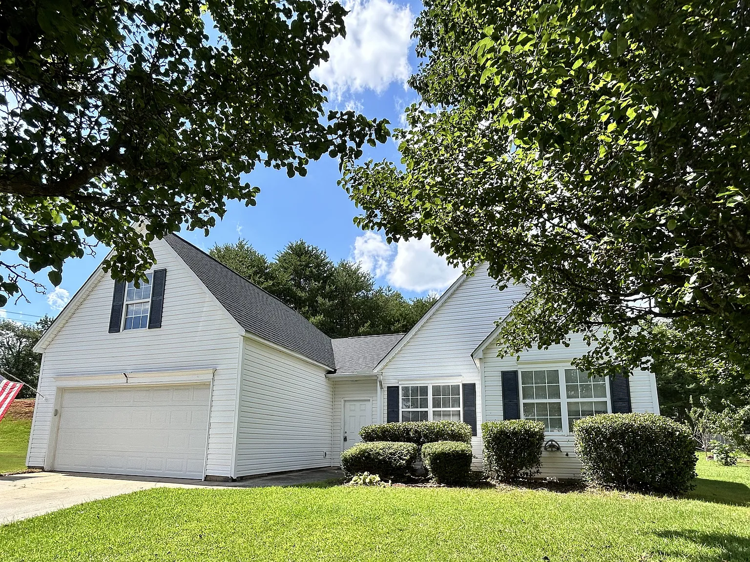 3 bed, 1718 sqft, $1,600 — Photo 1