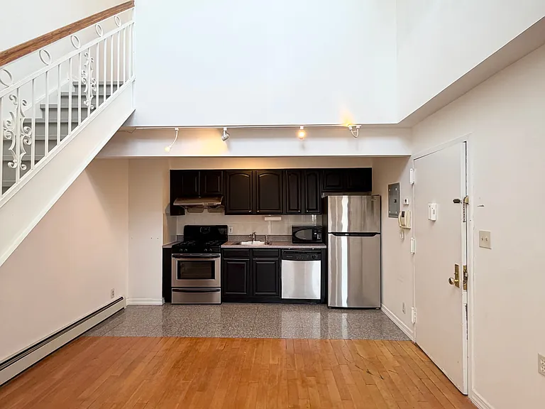 874 Lorimer St #402 — Photo 4