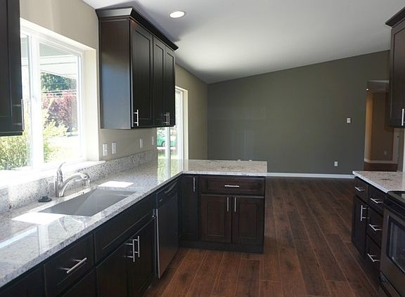 4th image of 1058 Alder Ave #B