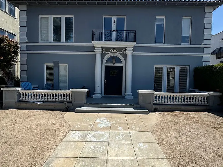 244 S Alexandria Ave — Photo 26