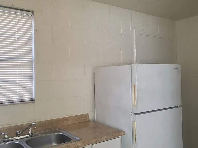 913 Willow St — Photo 8