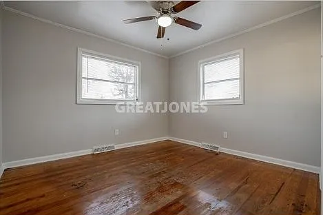 3 bed, 1.0 bath, 934 sqft, $1,440 — Photo 3