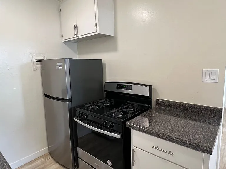 10300 National Blvd — Photo 17