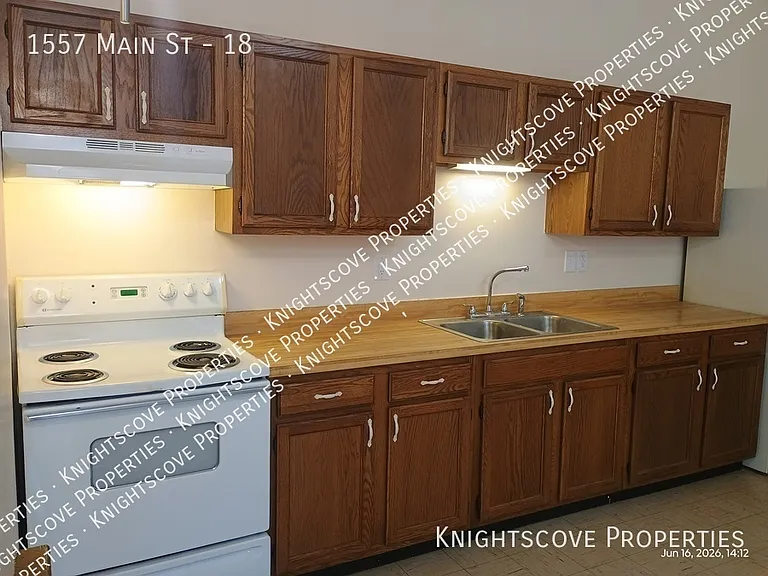 1557 Main St #18 — Photo 7