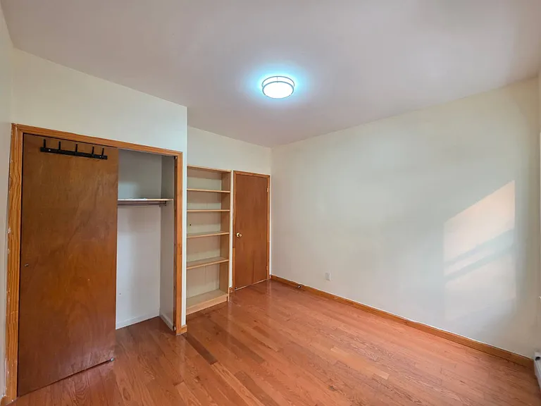 1533 E 32nd St #2 — Photo 6