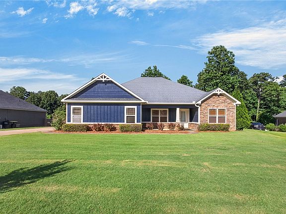 2nd image of 2113 Rockledge Cir