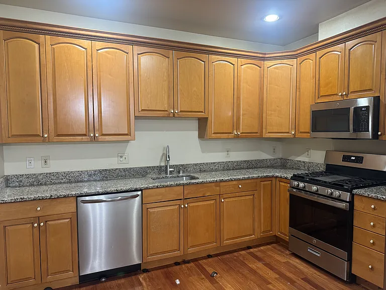 73 Rhyan Dr — Photo 4