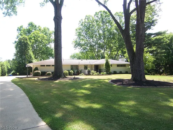 46 Meadowcrest Dr, North Parkersburg, WV 26104