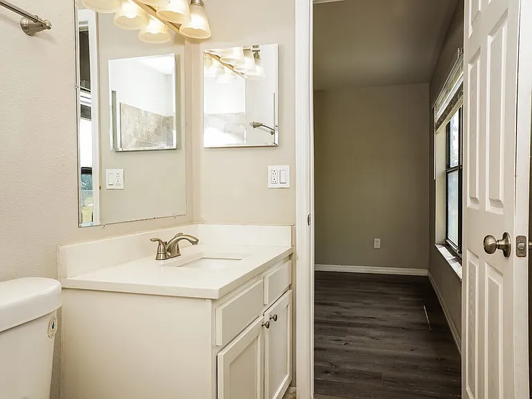 5362 Trekell St — Photo 9