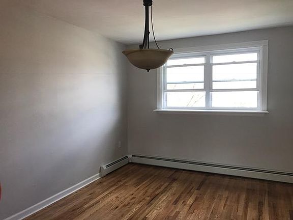 3rd image of 862 Throggs Neck Expy