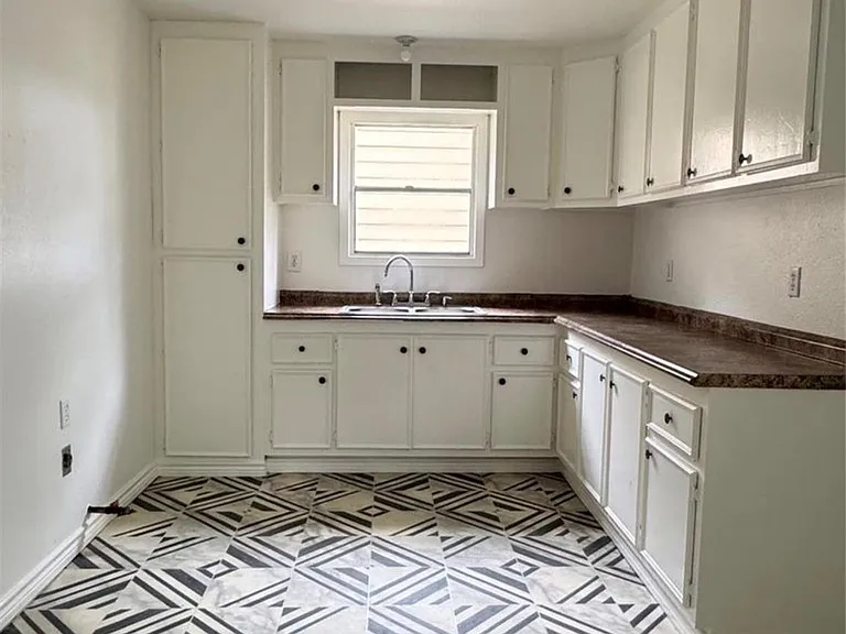 1824 Reese St — Photo 5