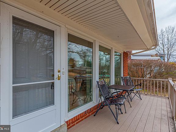 4th image of 621 Marcia Ln