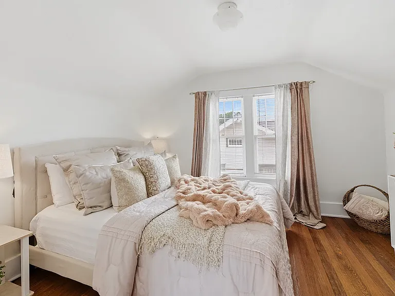 411 N Clifton Ave — Photo 22