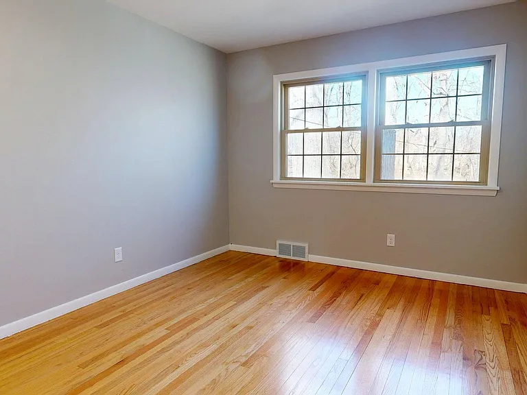3280 E Oakwood Ave — Photo 4