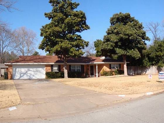 2nd image of 2702 Chase Dr