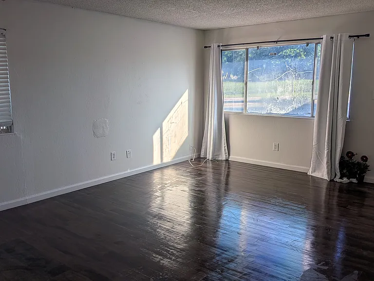2601 Hampton Ln — Photo 7