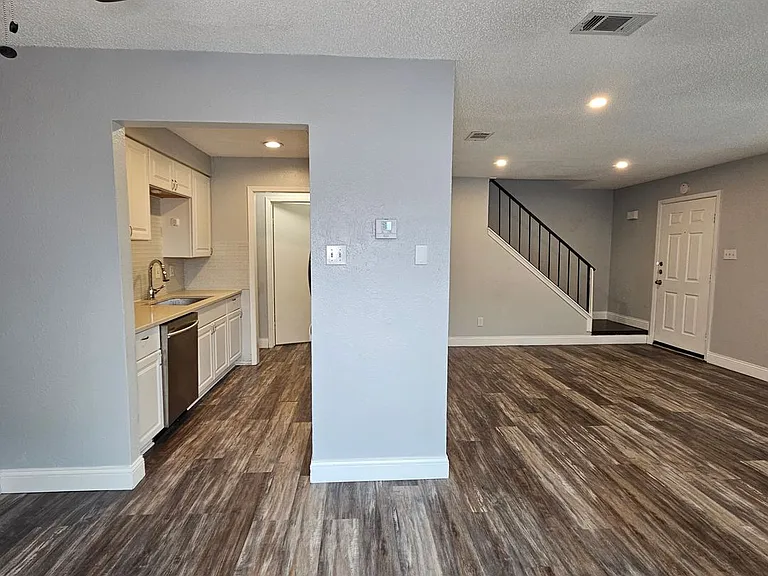 3931 N Garland Ave #4 — Photo 11