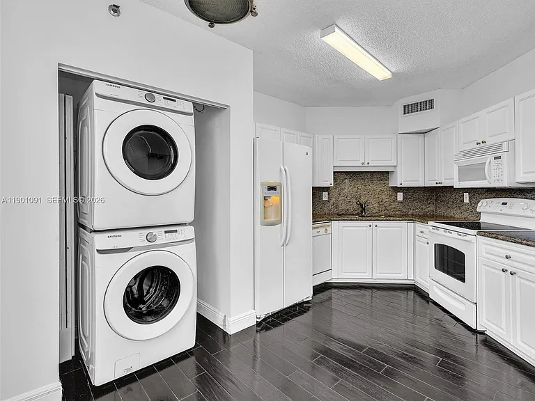 6422 Collins Ave #701 — Photo 40
