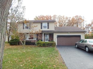 998 James Dr, Lewiston, NY