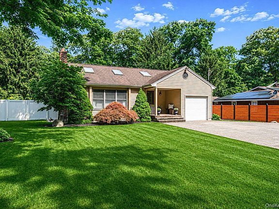 3rd image of 16 Lakecrest Lane