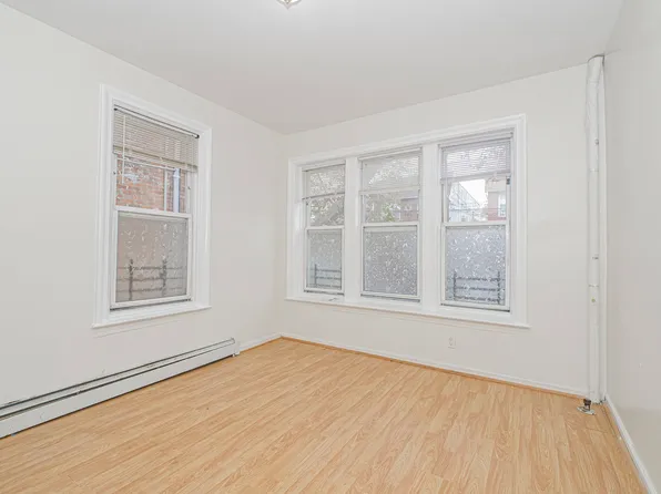 2418 East 23rd Street image 8 of 40