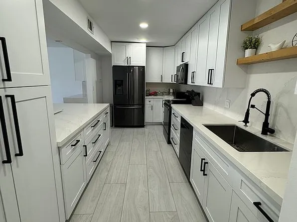 1301 NE 7th St APT 409, Hallandale, FL 33009