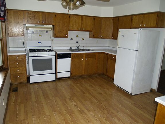 3rd image of 2115 E 223rd Pl