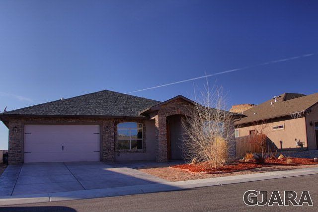 1st image of 834 Shiraz Dr