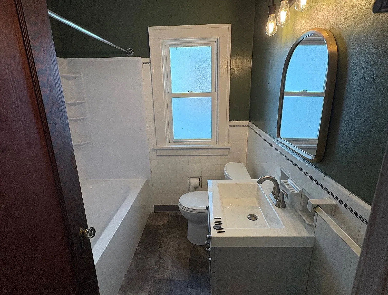 3 bed, 1100 sqft, $1,550 — Photo 2